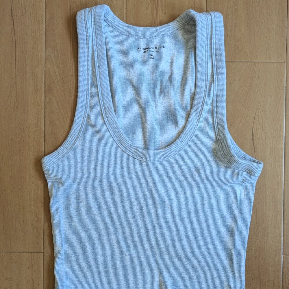 Essential Scoopneck Tank (A&F Essentials, Size M, Light Grey)